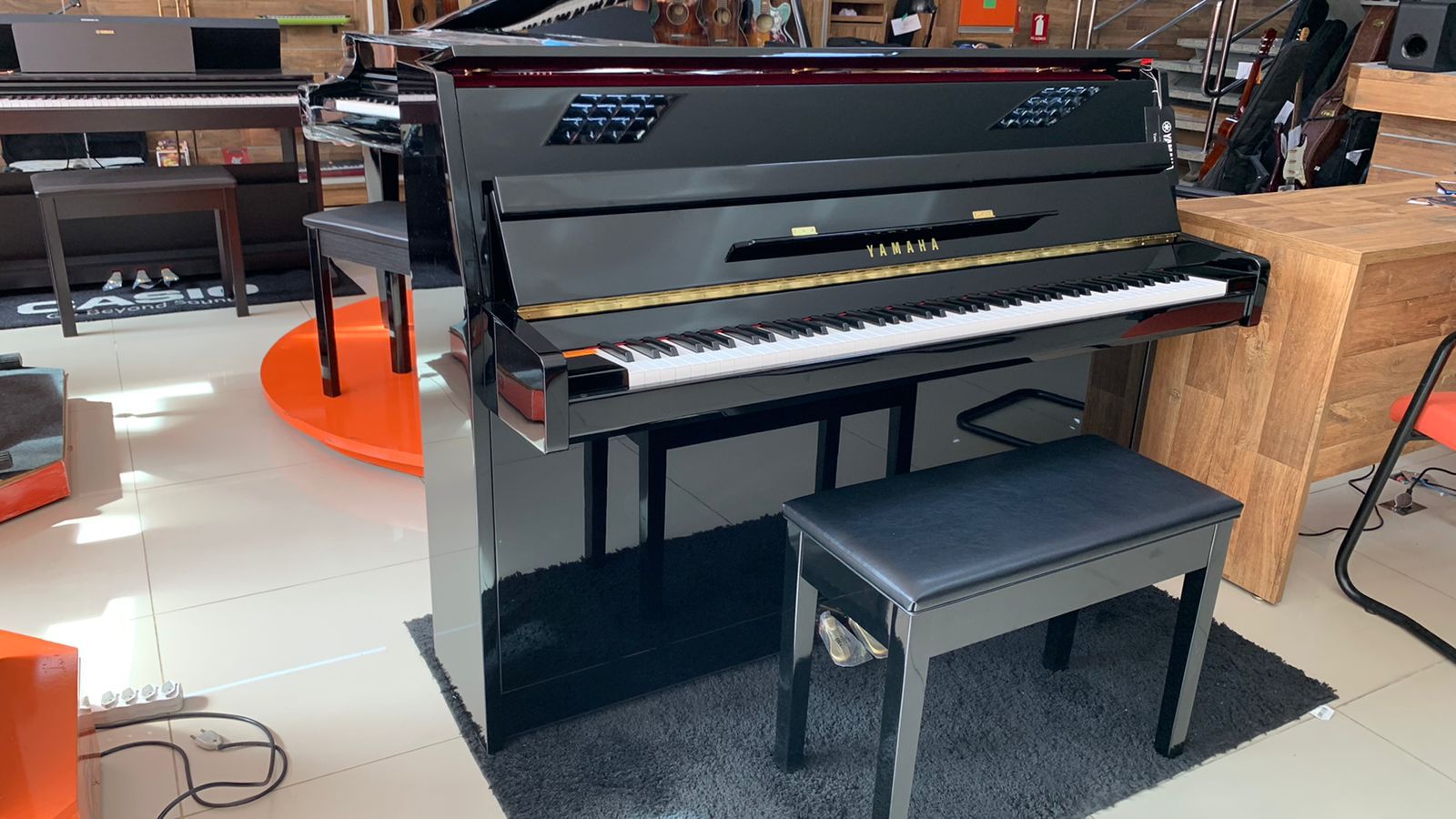 Акустическое пианино Yamaha JU109-PE