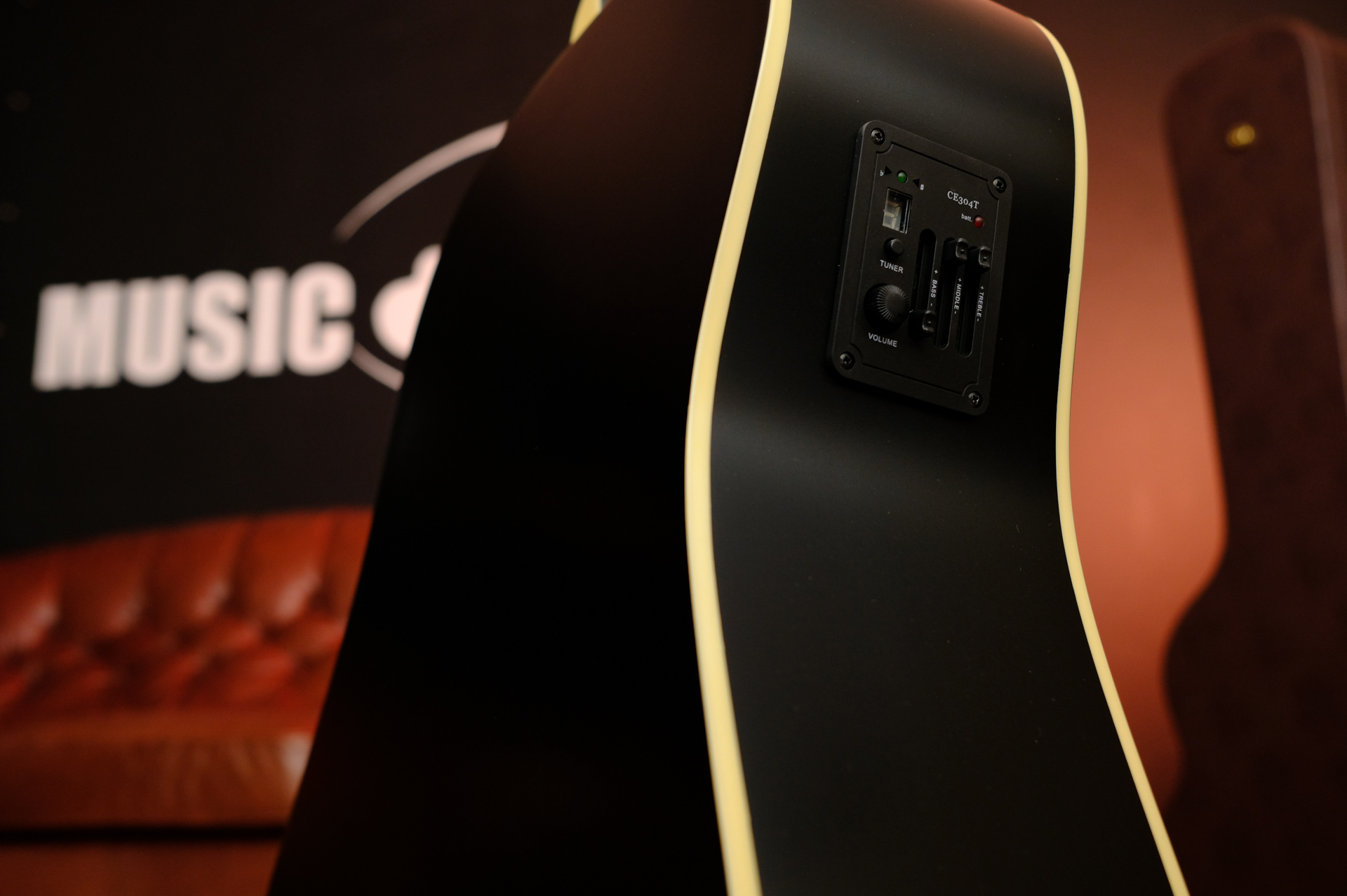 Электроакустическая гитара Parkwood W81E-BKS