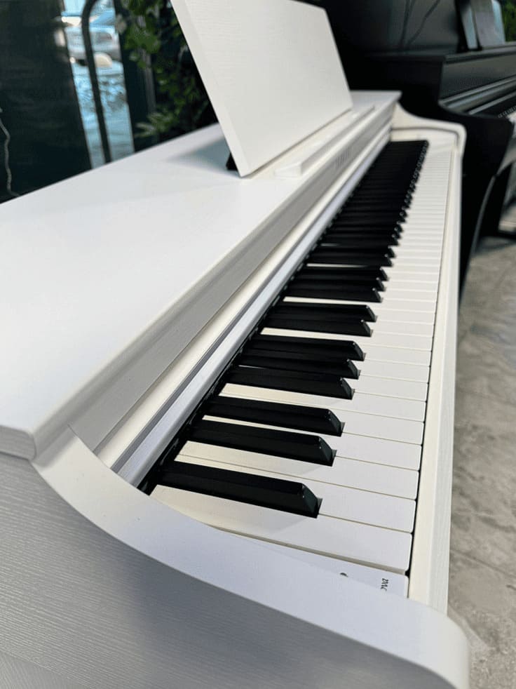 Цифровое пианино Yamaha CLP-825 WH