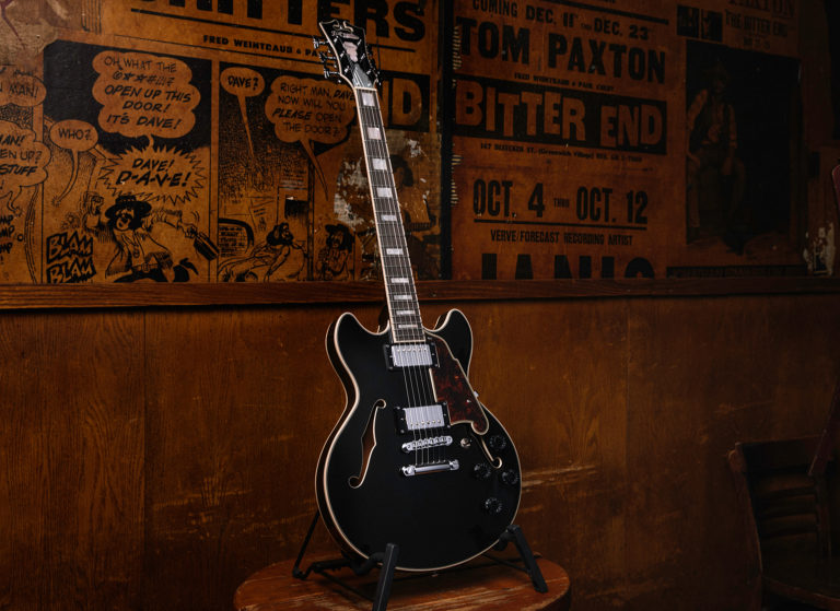 Полуакустическая электрогитара DAngelico Premier Mini DC OceanTurquoise