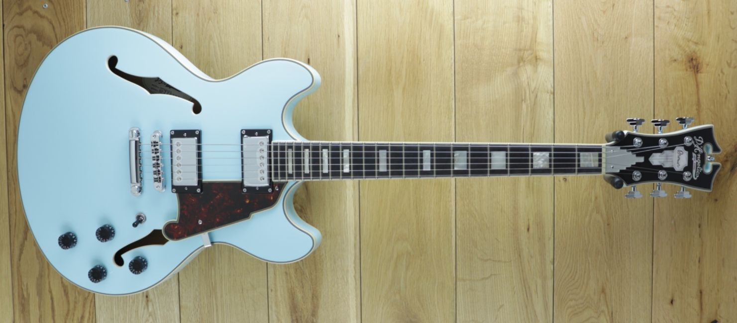 Полуакустическая электрогитара DAngelico Premier DC Sky Blue