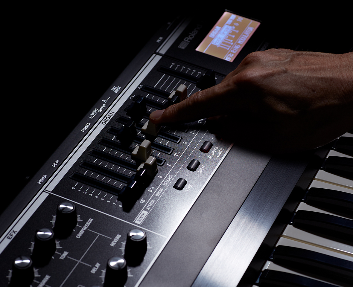 Синтезатор ROLAND VR-730