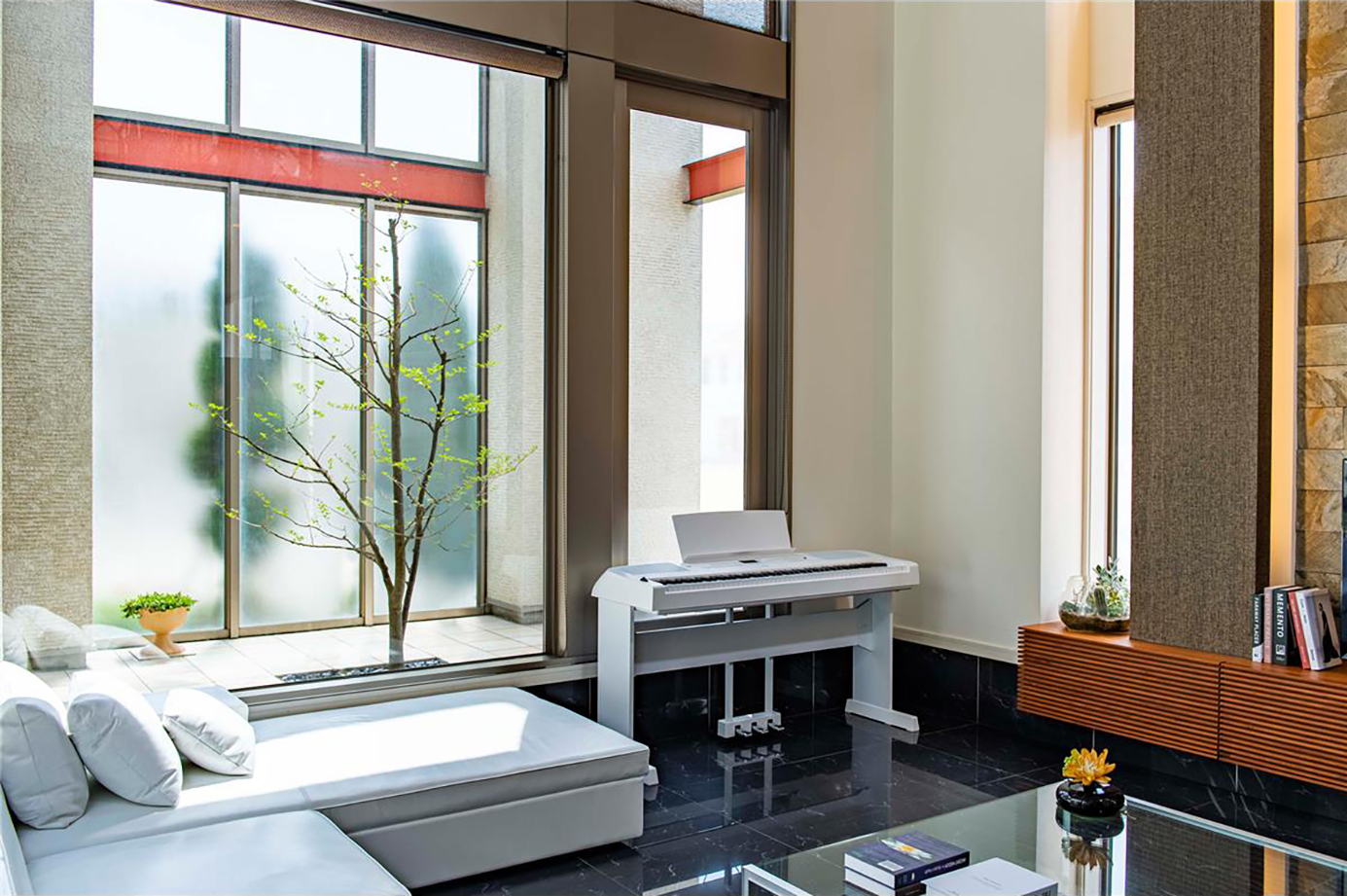 Цифровое пианино Yamaha DGX-670 WH (Home Bundle)