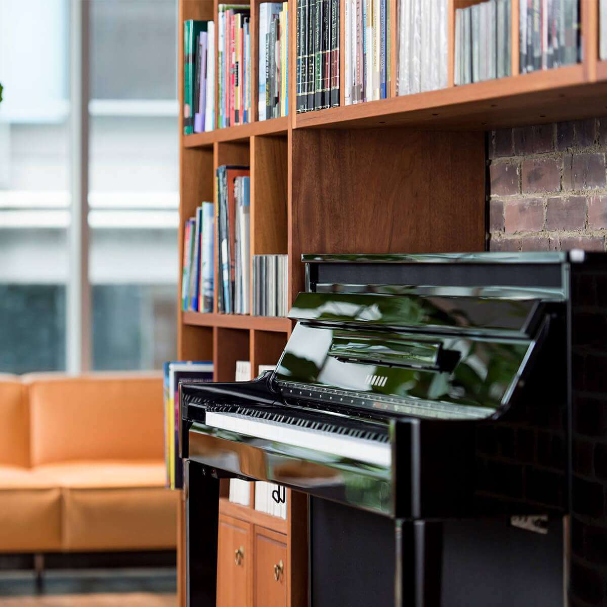 Цифровое пианино Yamaha AvantGrand NU1X PE Гибрид (черное полированное)