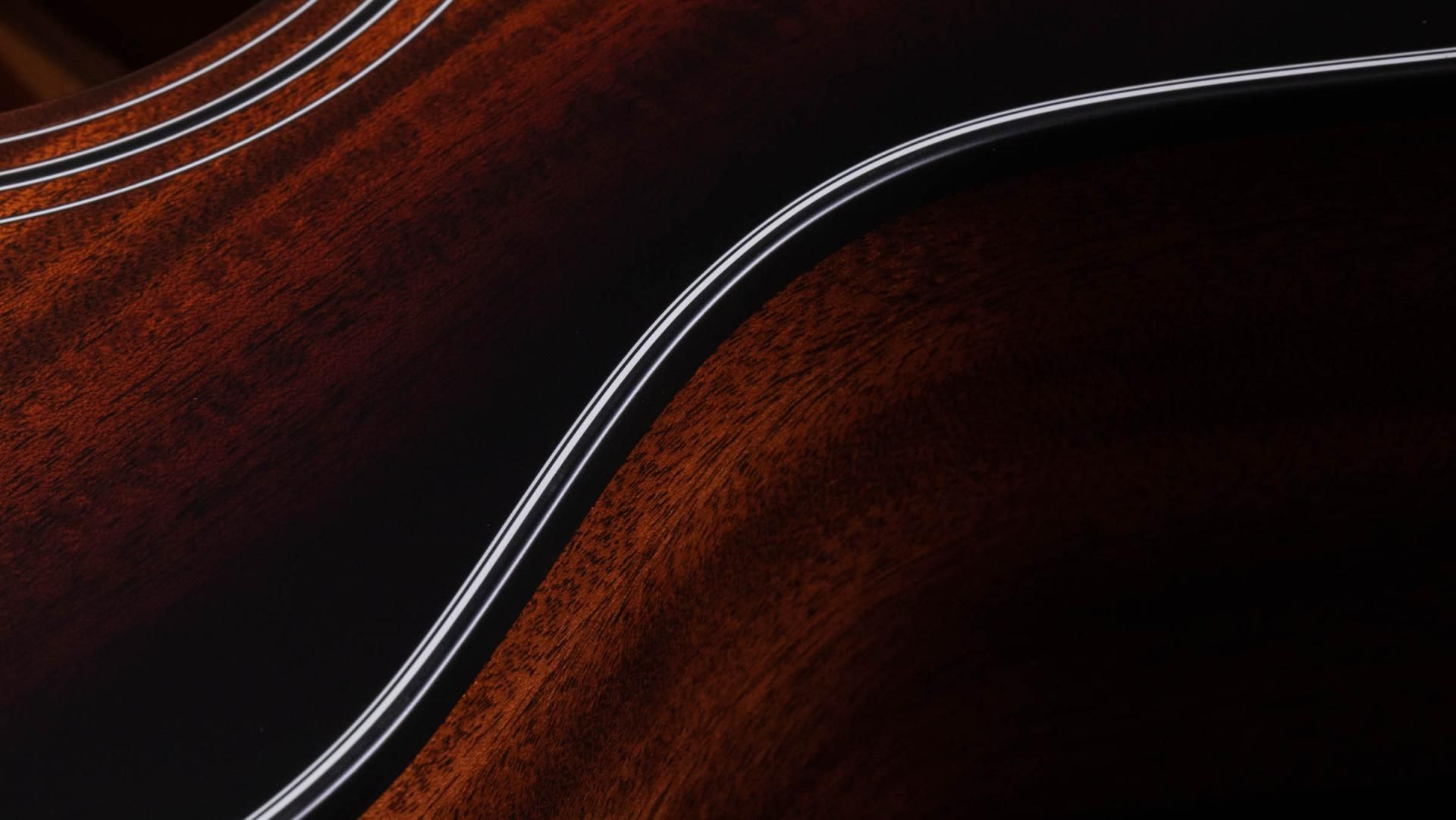 Электроакустическая гитара Taylor 324Ce V-Class Edgeburst