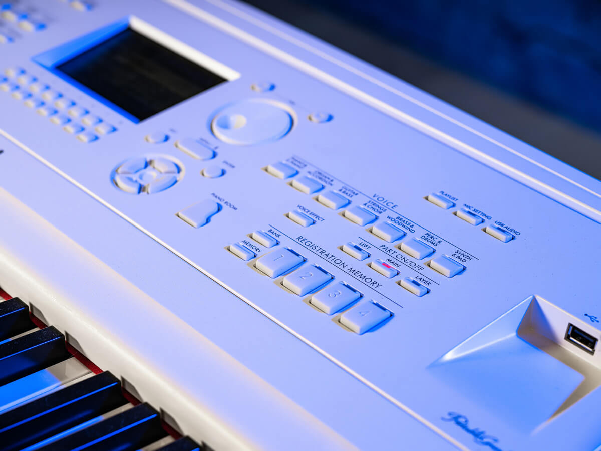 Цифровое пианино Yamaha DGX-670 WH (Home Bundle)