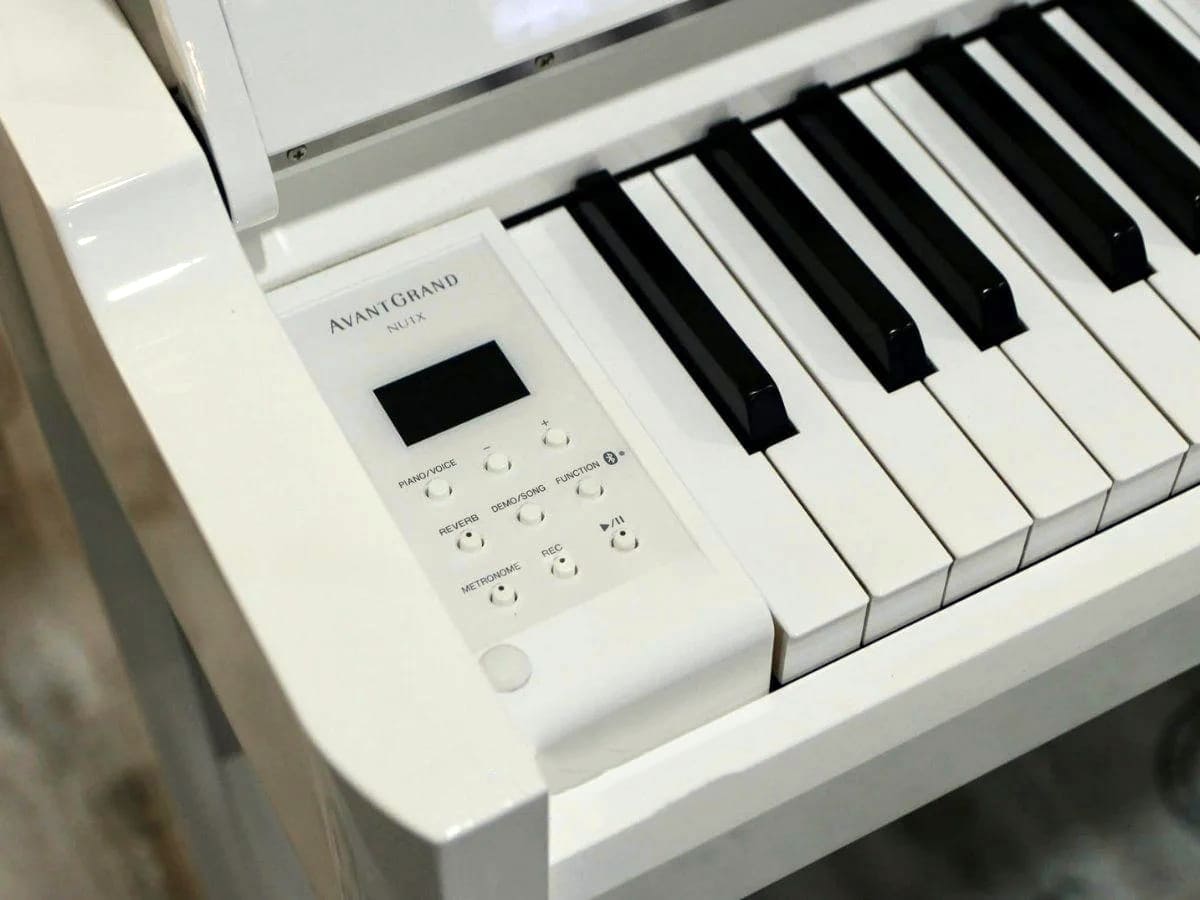 Цифровое пианино Yamaha AvantGrand NU1X PBW Гибрид (белое, полированное)