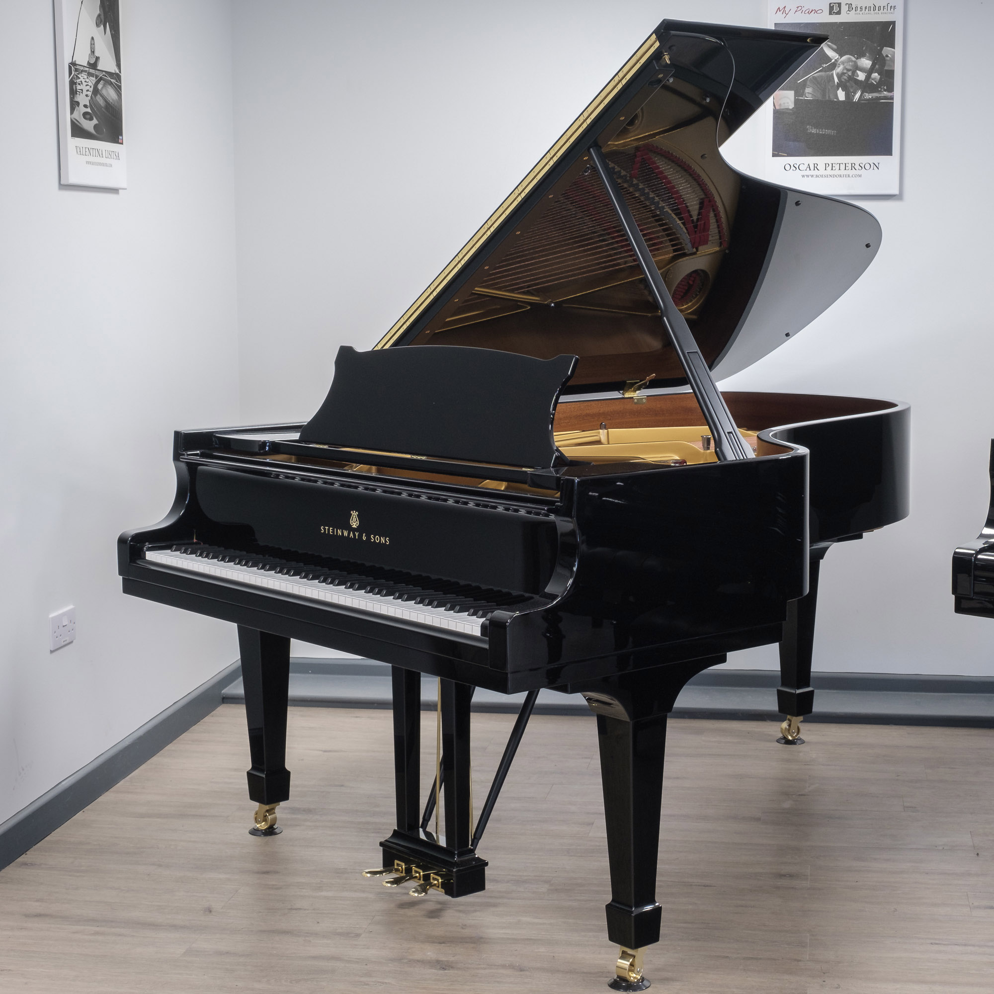 Рояль STEINWAY & SONS B-211 PE