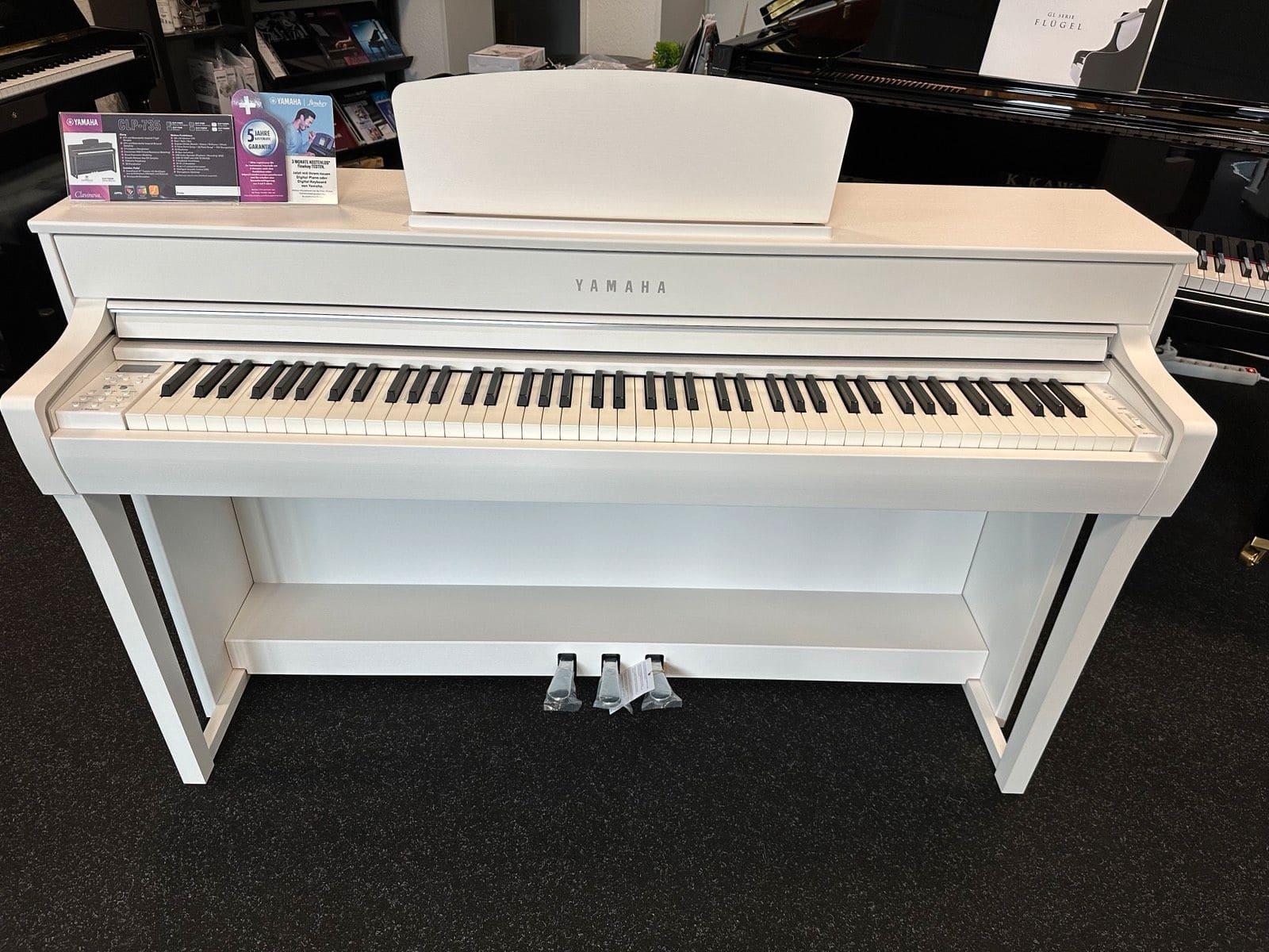 Цифровое пианино Yamaha CLP-735 WH