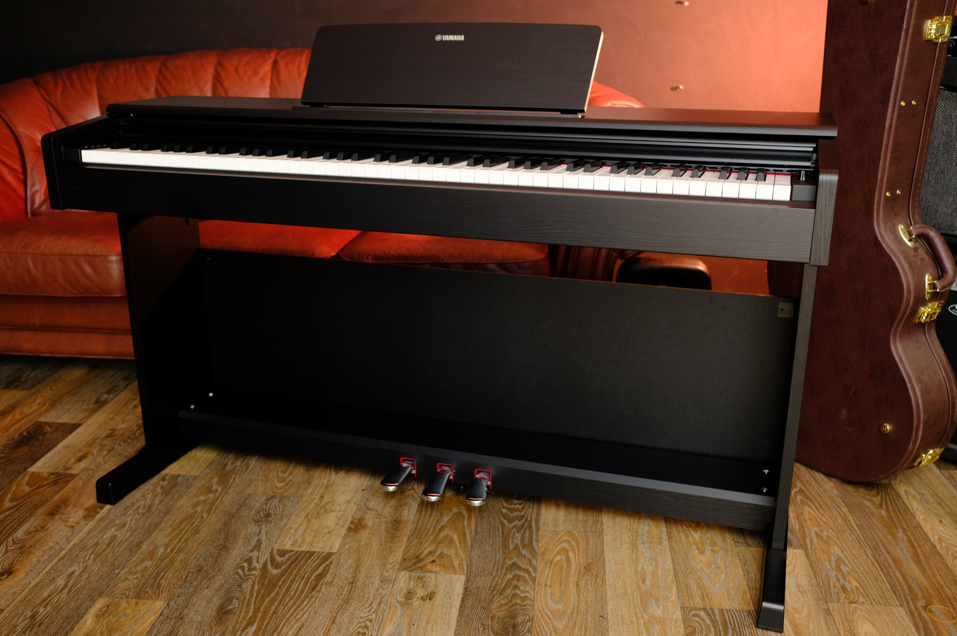 Цифровое пианино Yamaha Arius YDP-144B