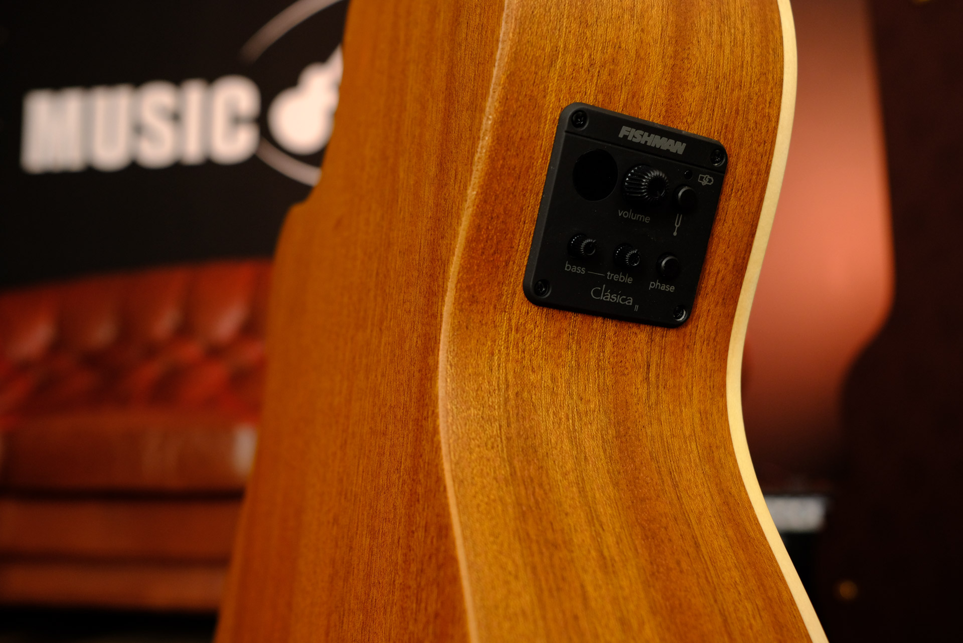 Классическая гитара со звукоснимателем Alhambra Open Pore Z-Nature CW EZ 8.000