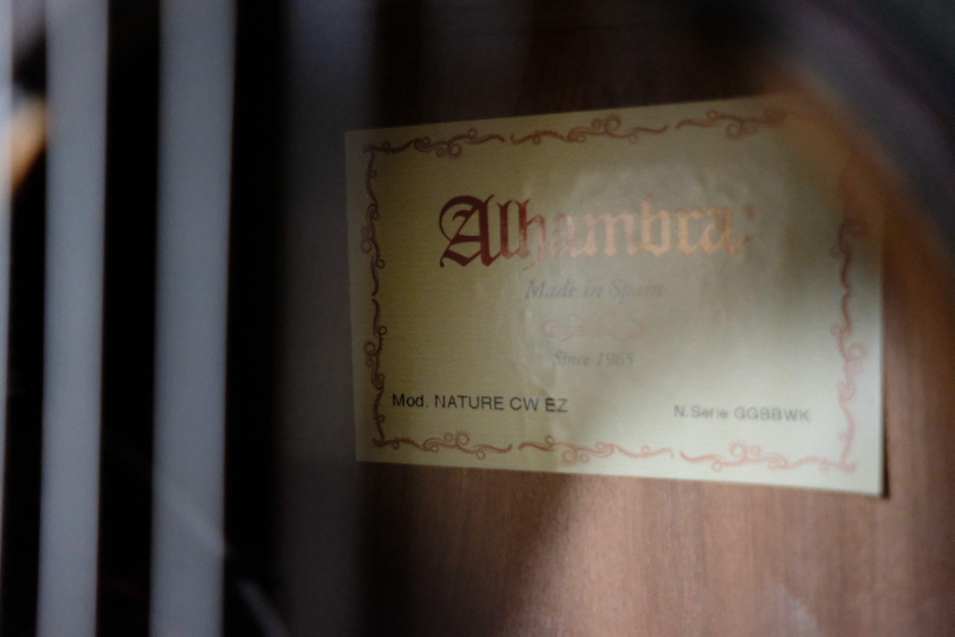 Классическая гитара со звукоснимателем Alhambra Open Pore Z-Nature CW EZ 8.000