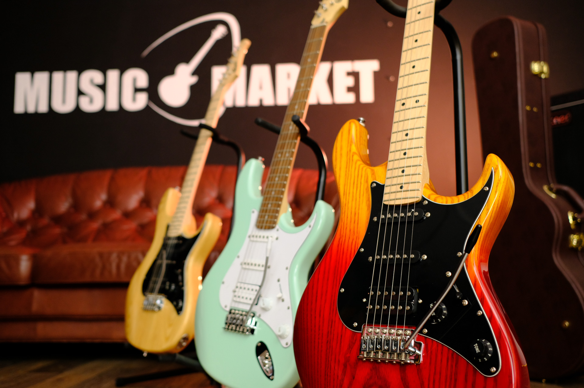 Электрогитара уменьшенная Caraya E100BK