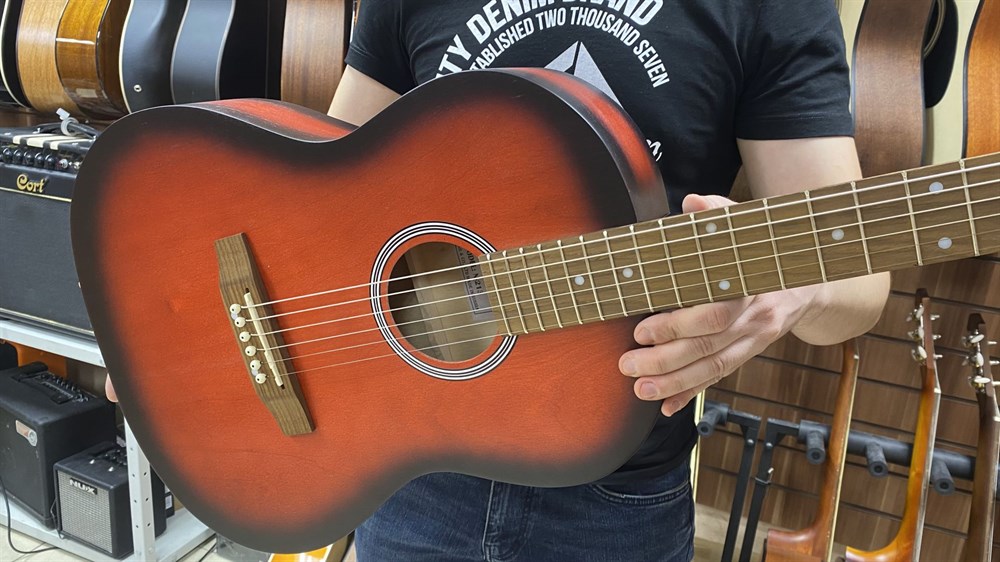 Акустическая гитара, красная, Амистар M-213-RD