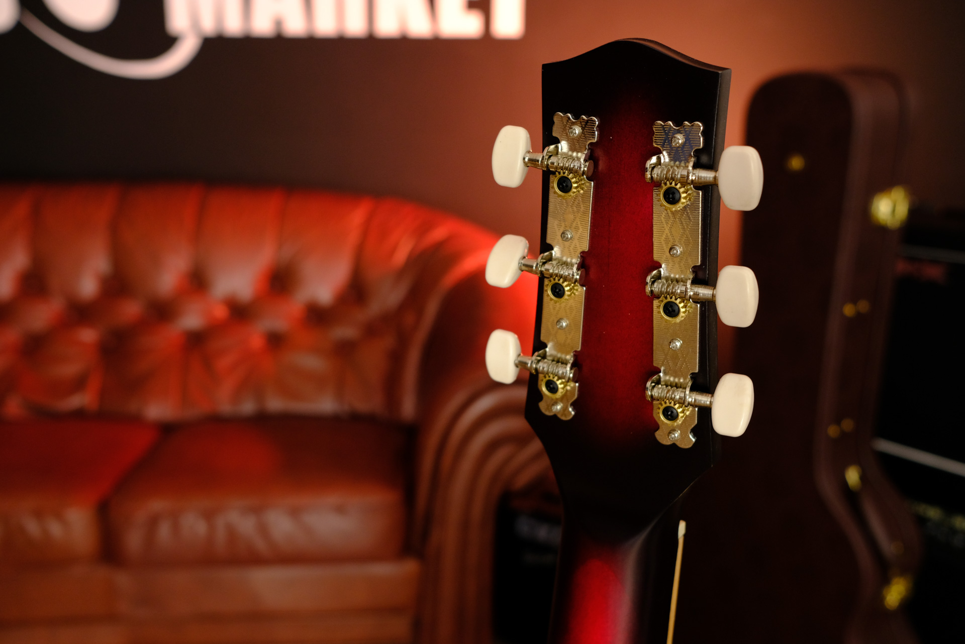 Акустическая гитара, красная, Амистар M-313-RD