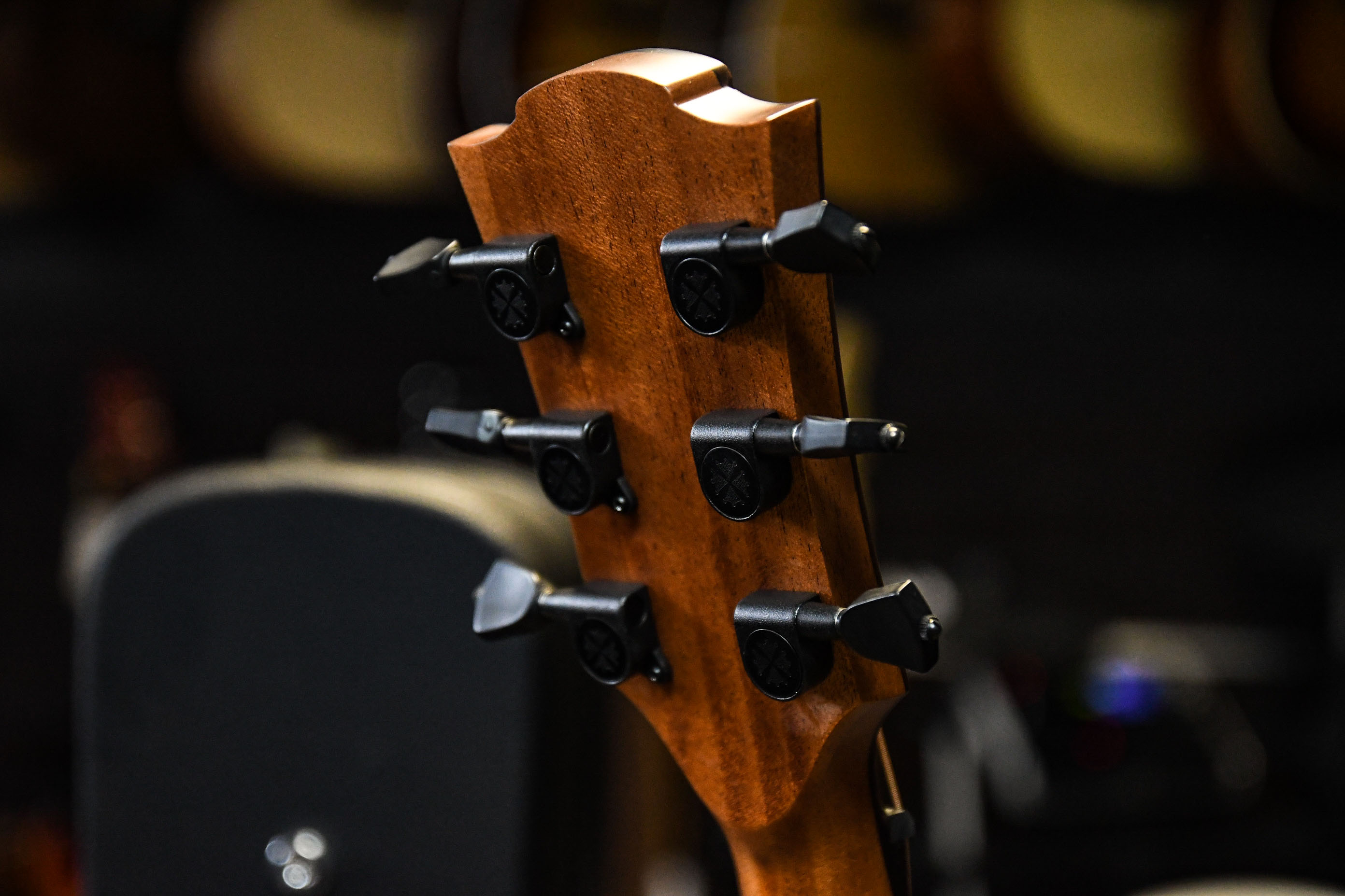 Акустическая гитара LAG T-98A