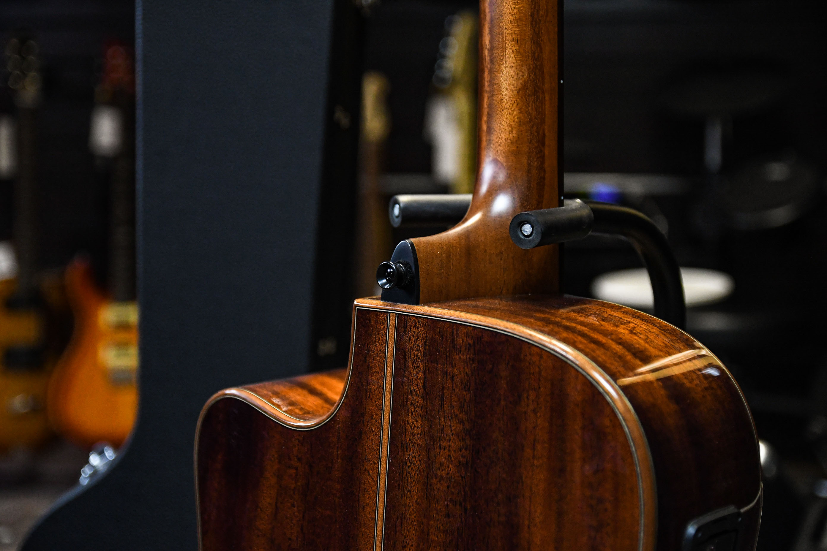 Электроакустическая гитара LAG T-118D CE