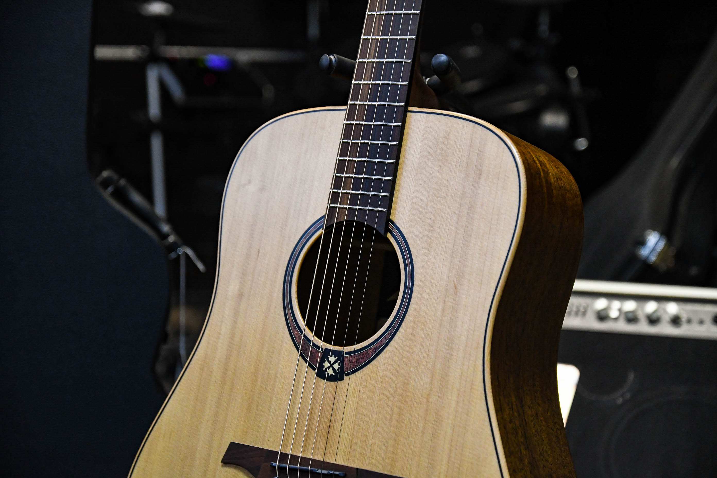 Акустическая гитара LAG T-170D