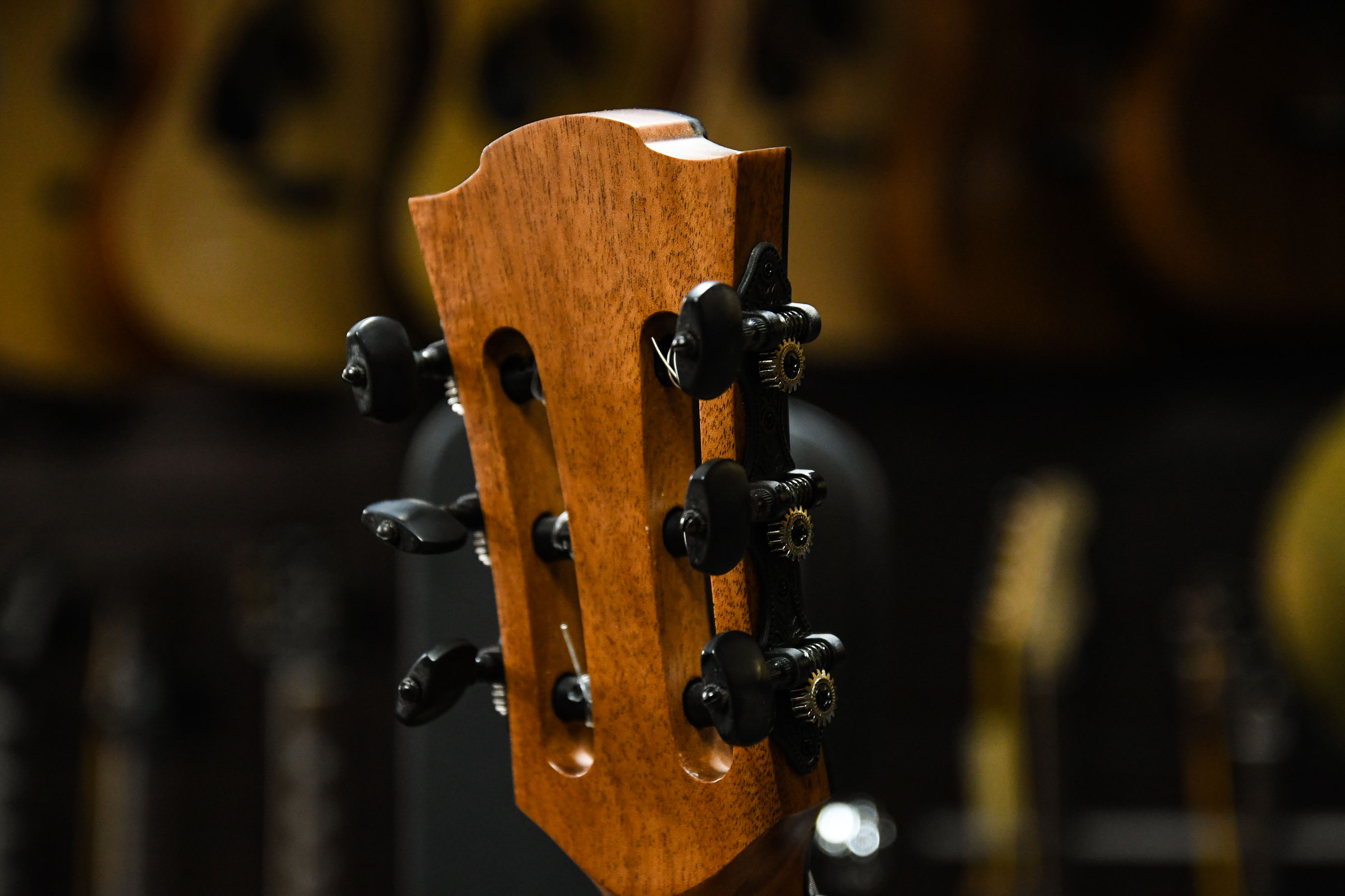 Классическая гитара LAG OC-88