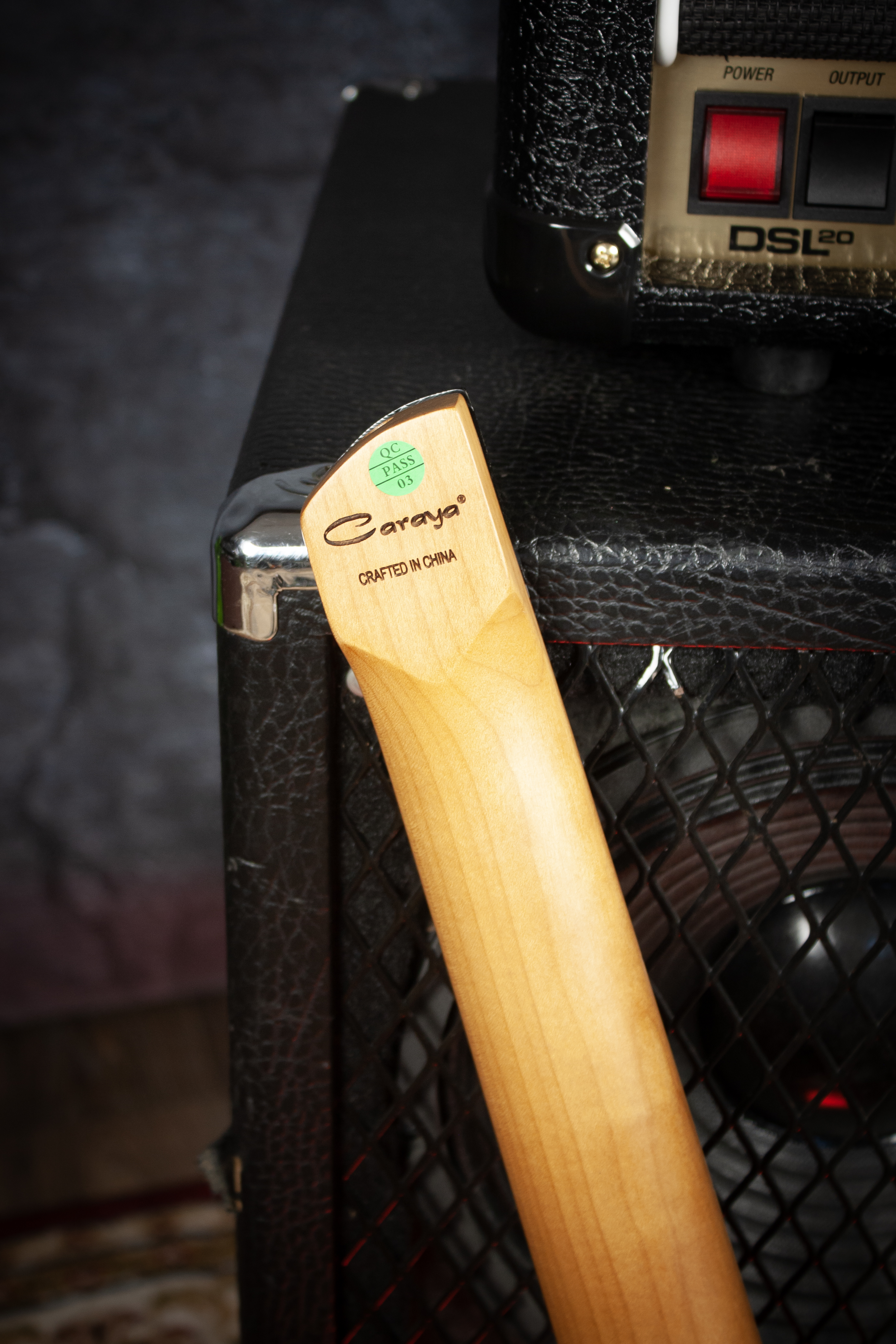 Электрогитара Caraya HL-1A-WH