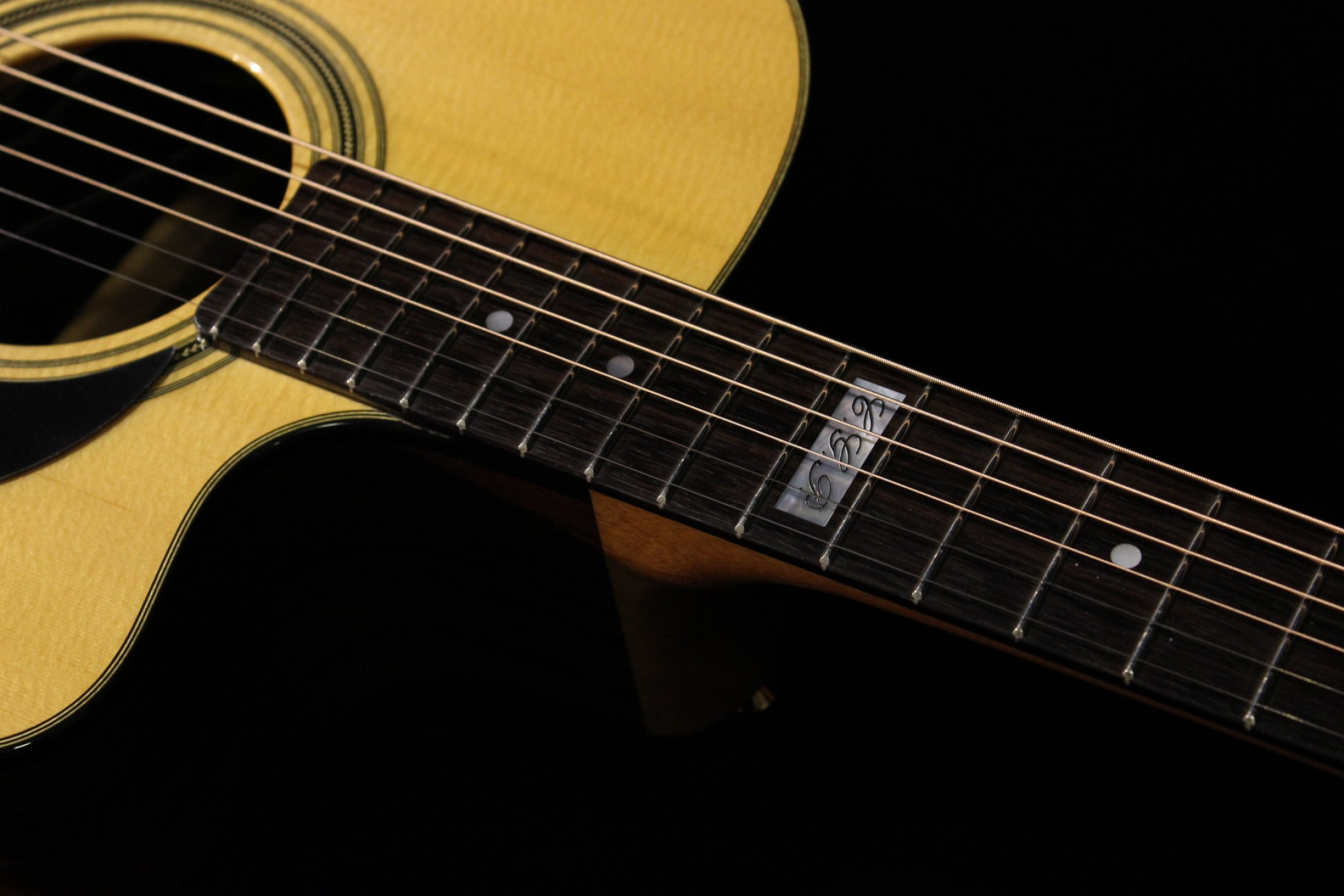 Электроакустическая гитара Maton TE1