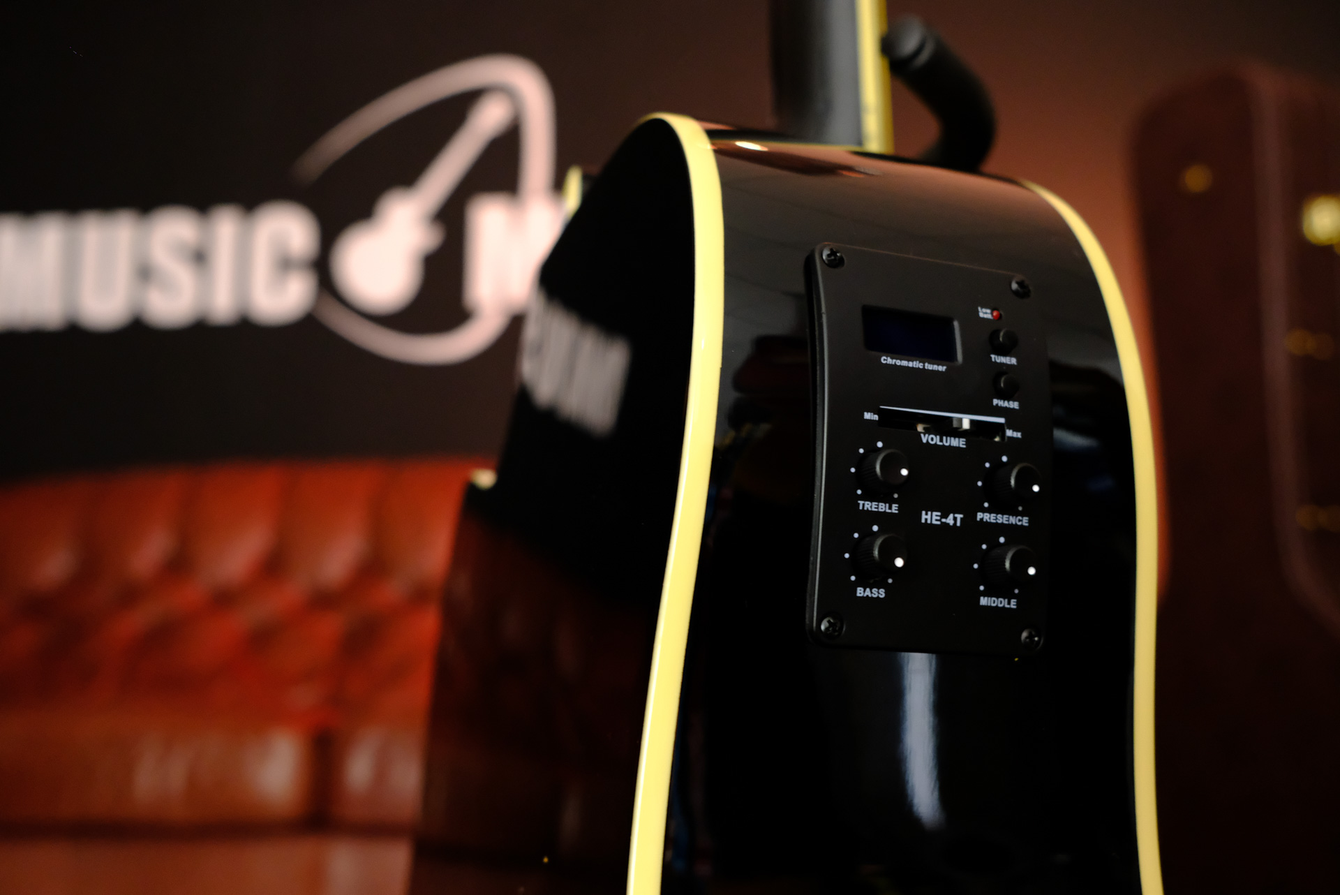 Электроакустическая гитара Naranda DG220CEBK