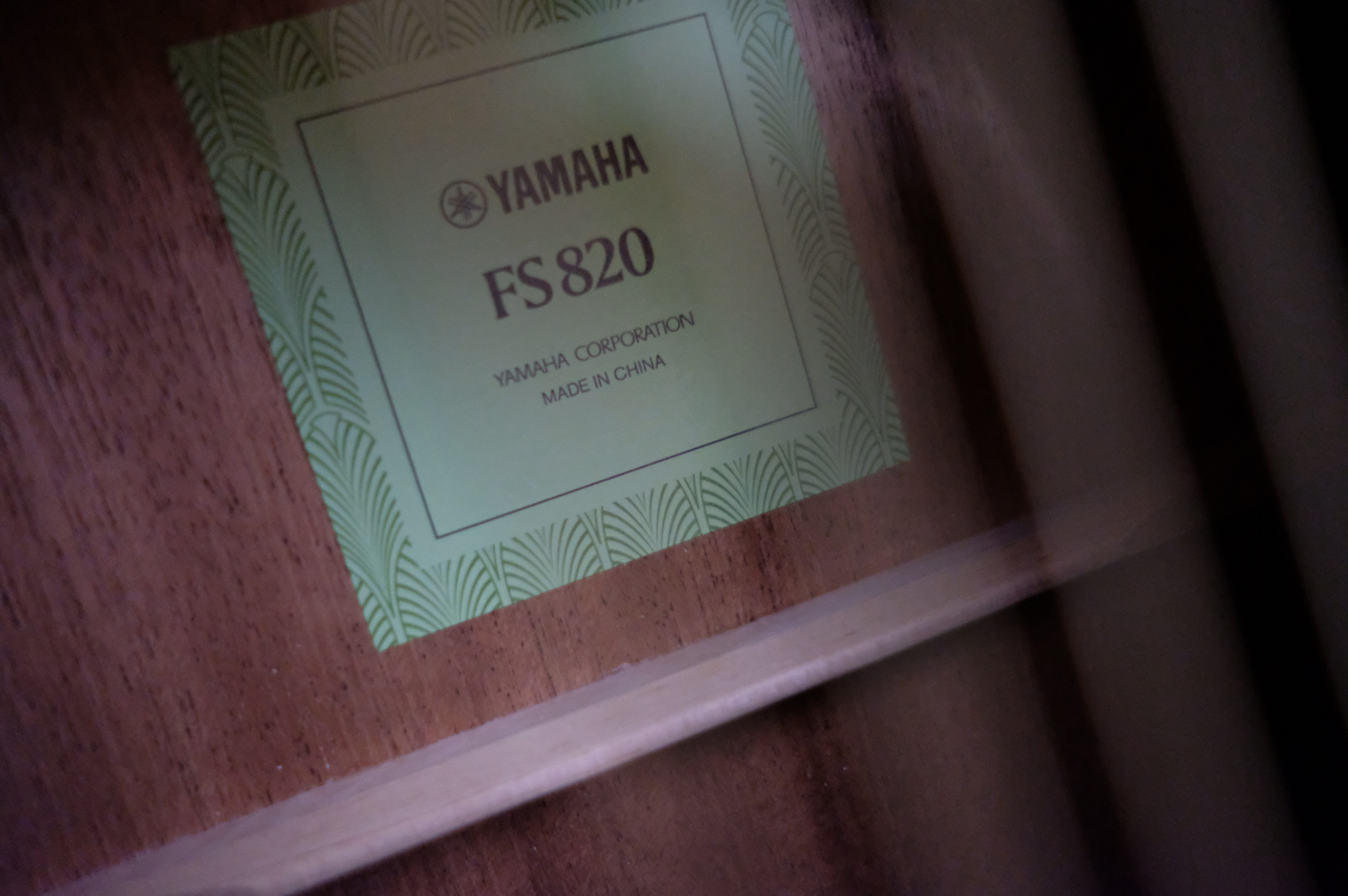 Акустическая гитара Yamaha FS820 RUBY RED