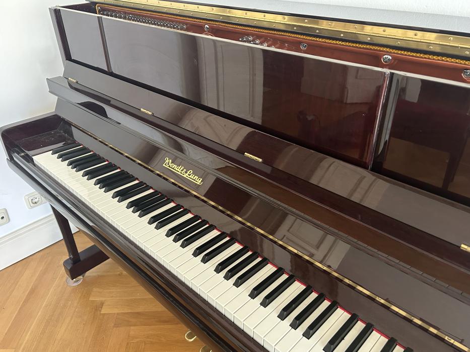 W123WL Пианино акустическое, орех, с банкеткой Wendl & Lung