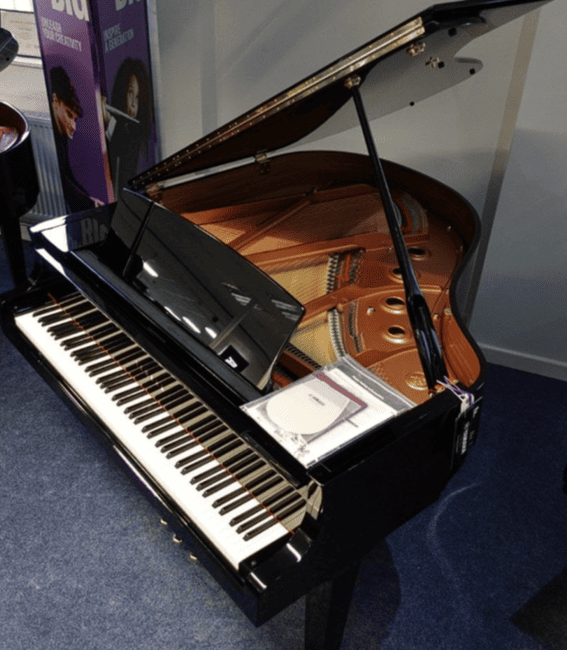 Рояль акустический кабинетный Yamaha C1X PE - чёрный полированный