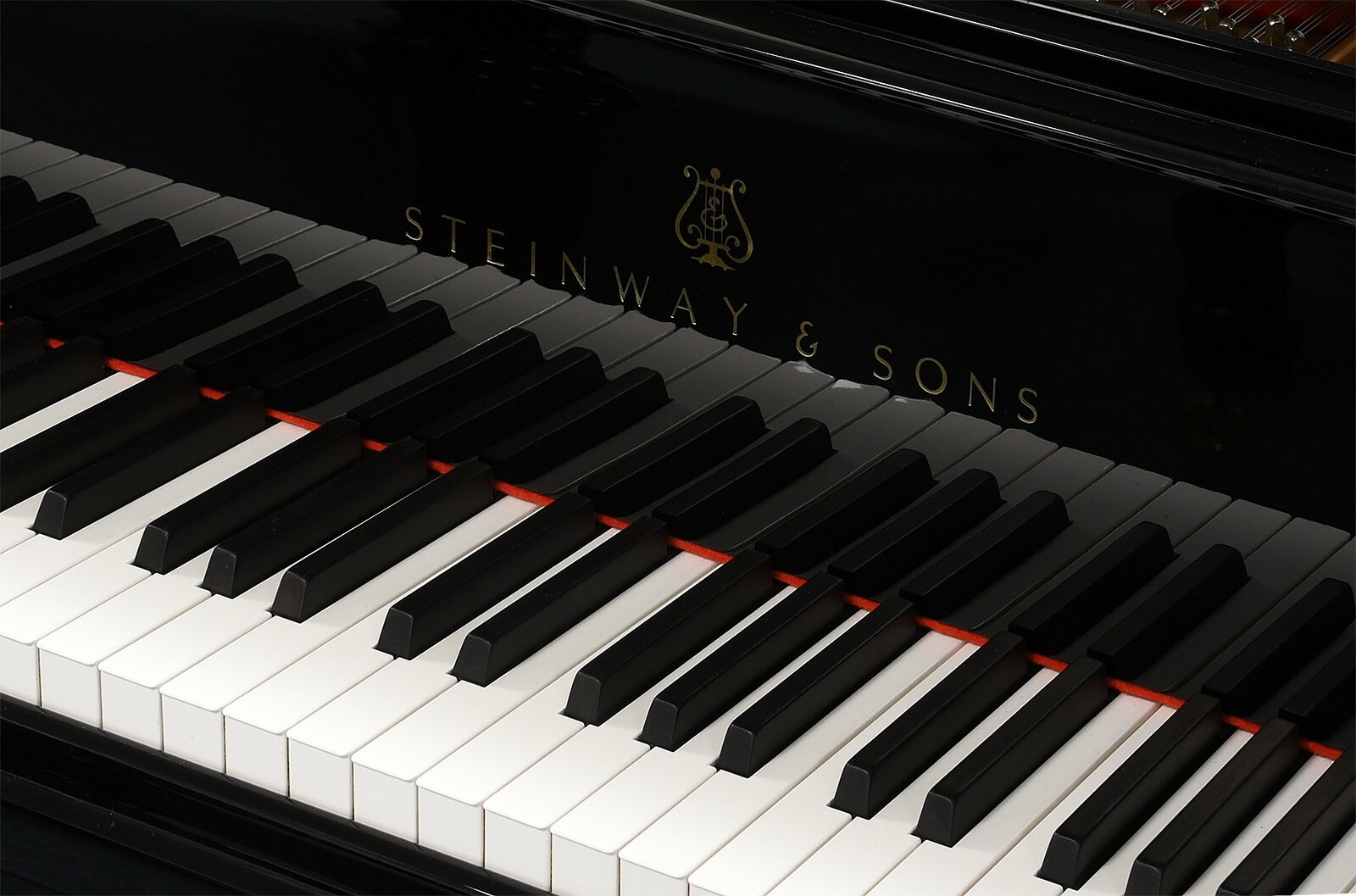 Рояль STEINWAY & SONS M-170 PE