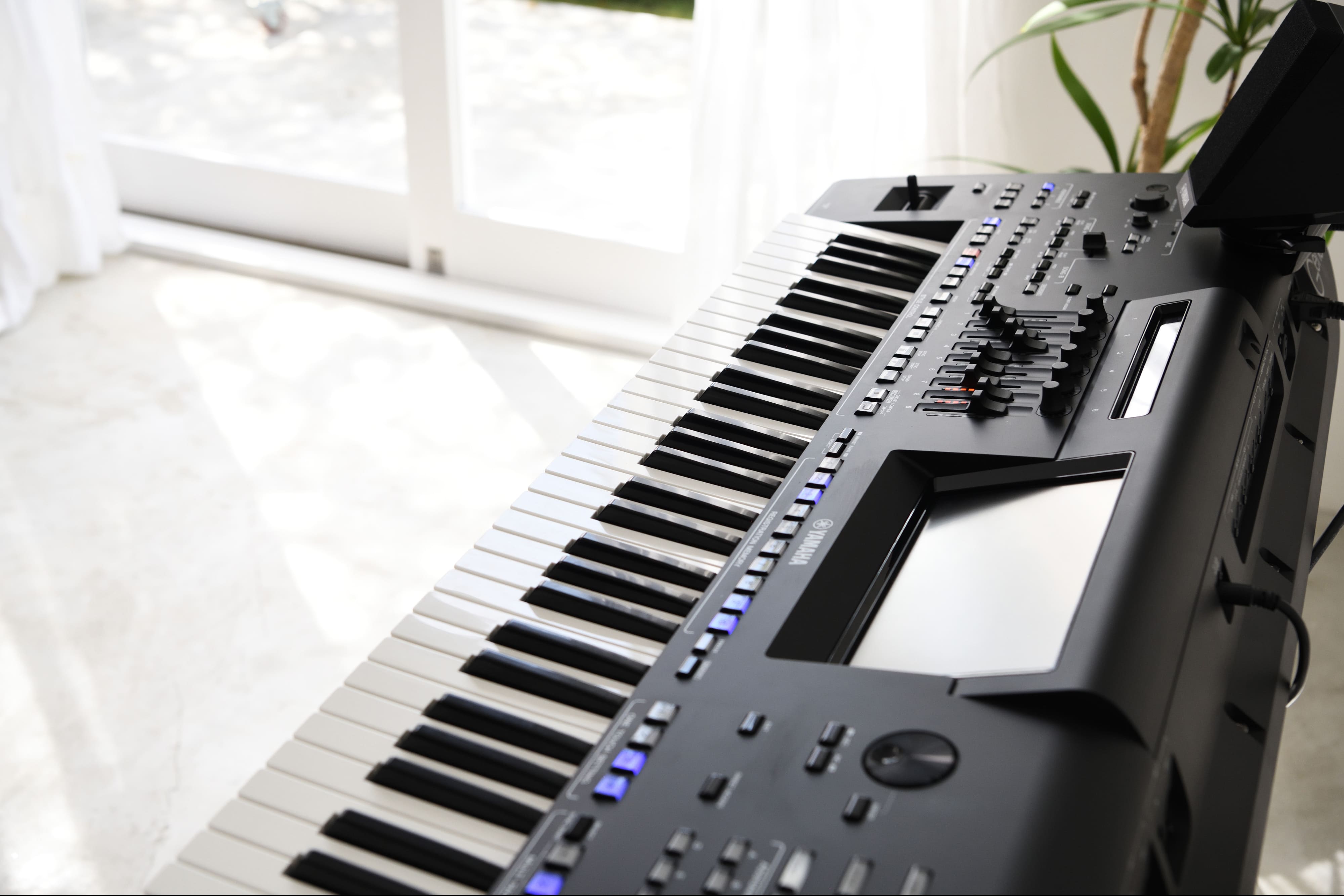 Рабочая станция Yamaha Genos 2