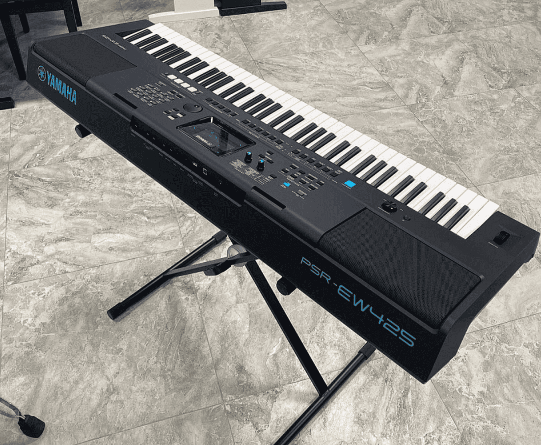Синтезатор Yamaha PSR-EW425